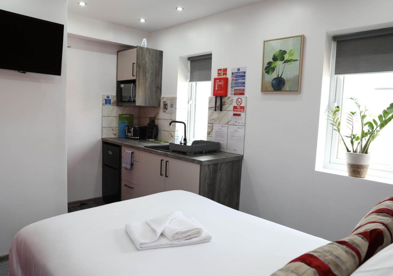 Cb Stays - Private Rooms With Ensuite And Kitchenette In بيتربرو المظهر الخارجي الصورة
