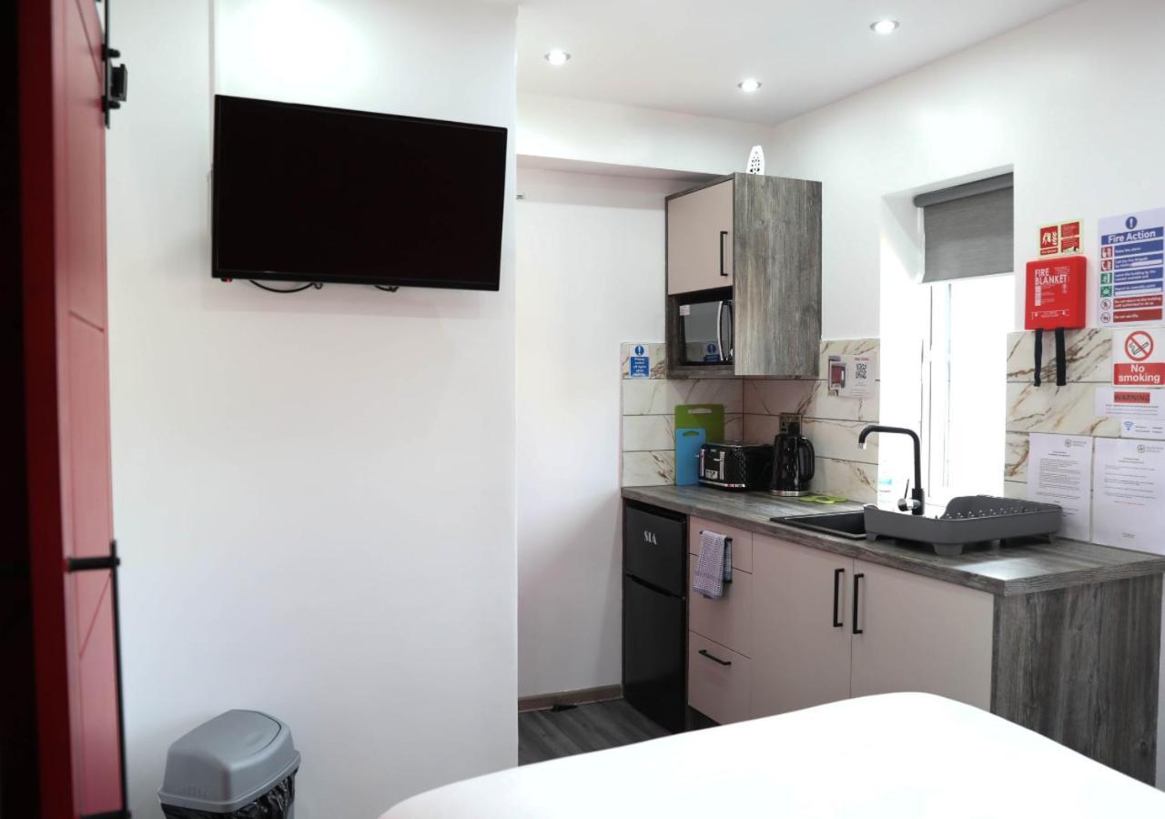 Cb Stays - Private Rooms With Ensuite And Kitchenette In بيتربرو المظهر الخارجي الصورة