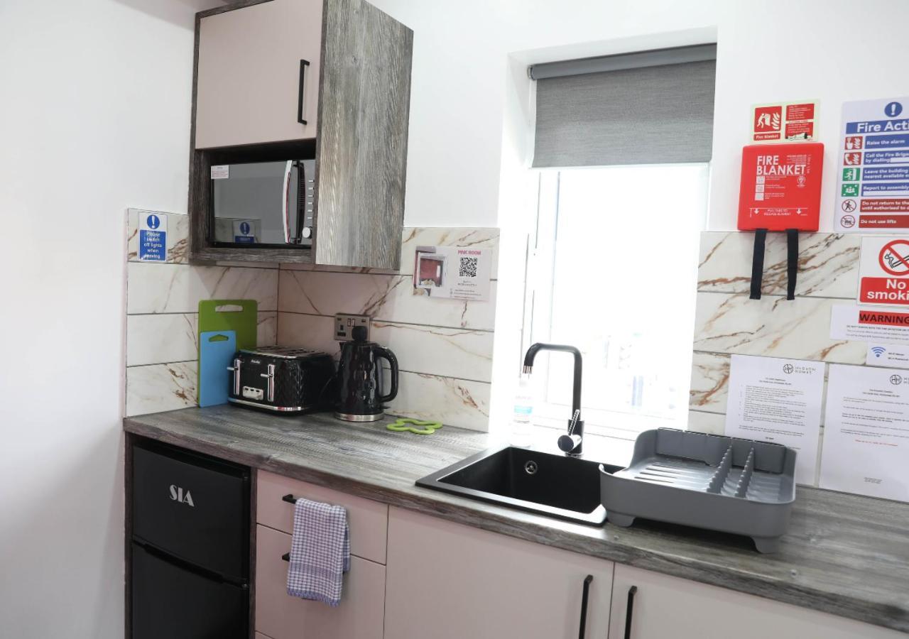 Cb Stays - Private Rooms With Ensuite And Kitchenette In بيتربرو المظهر الخارجي الصورة