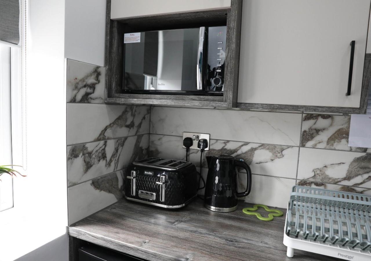 Cb Stays - Private Rooms With Ensuite And Kitchenette In بيتربرو المظهر الخارجي الصورة