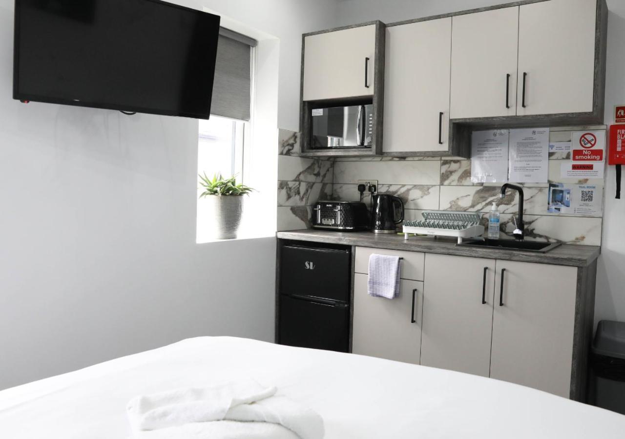 Cb Stays - Private Rooms With Ensuite And Kitchenette In بيتربرو المظهر الخارجي الصورة
