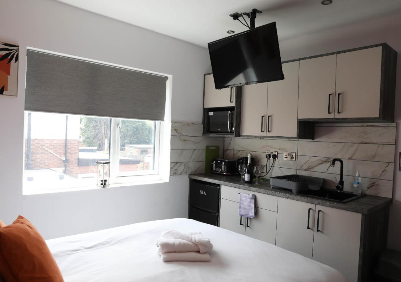 Cb Stays - Private Rooms With Ensuite And Kitchenette In بيتربرو المظهر الخارجي الصورة