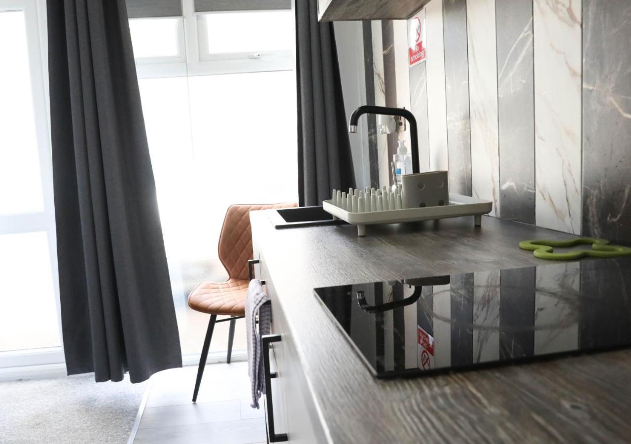 Cb Stays - Private Rooms With Ensuite And Kitchenette In بيتربرو المظهر الخارجي الصورة
